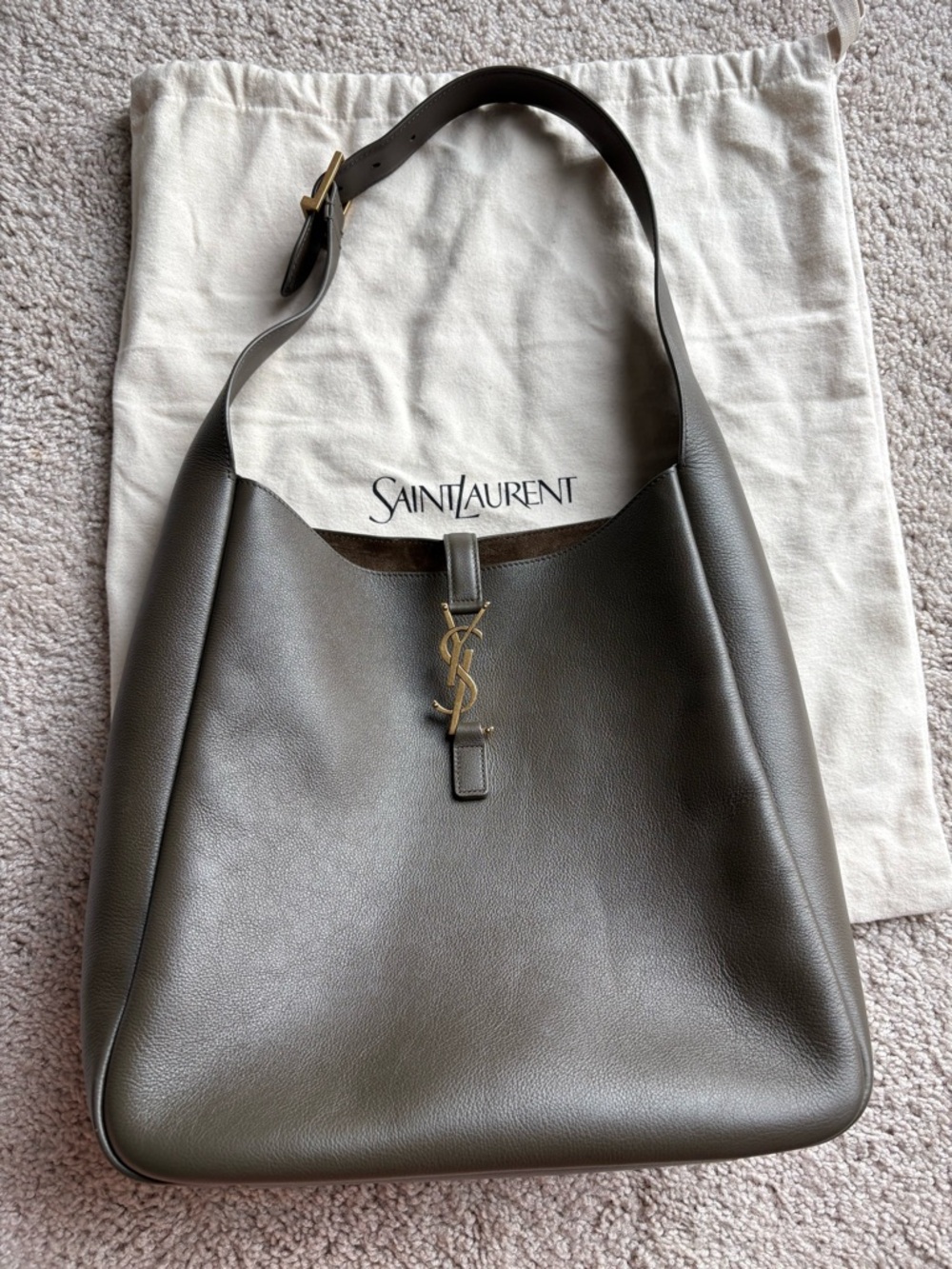 Saint Laurent LE 5 A 7 LARGE